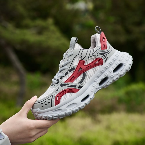 LIGHTWEIGHT ATHLETIC COMFORT