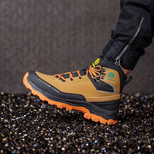 Wear resistant steel toe work boot construction