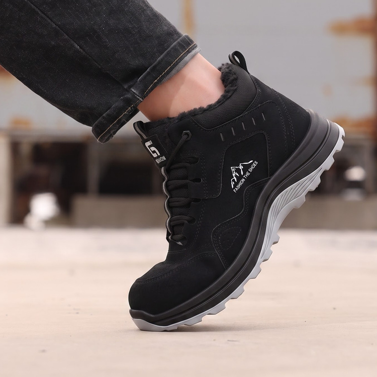 Flexible cushioned support in black composite toe work boots